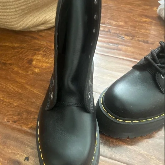 SEND OFFERS PLEASE BUY Doc martens worn once - Picture 2 of 2